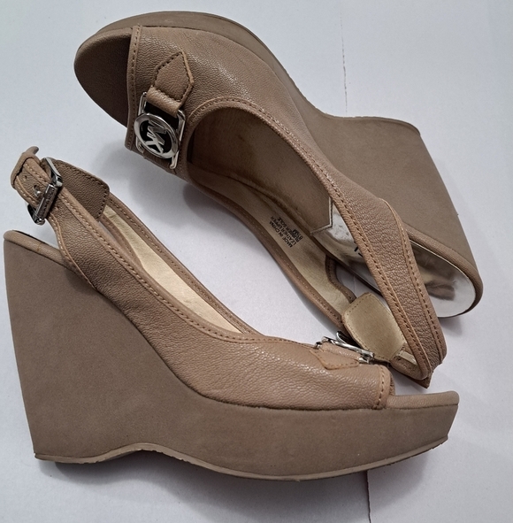 Michael Kors Charm Wedge Open Toe Sandal In Cement   Size 8.5 - Picture 8 of 13